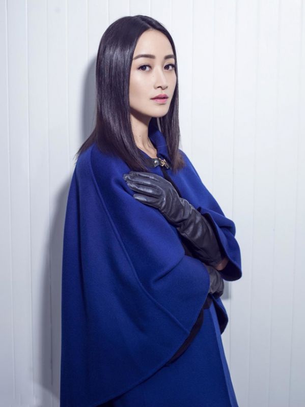 赵子琪妩媚短裙迷人写真照