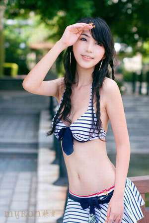 性感泳装美女户外高清写真