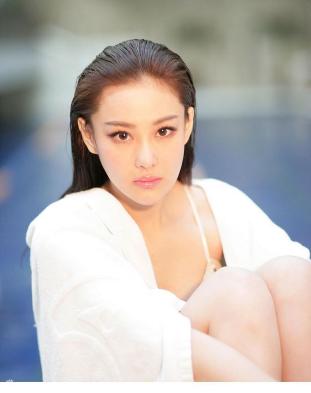 张馨予泳装秀美臀爆乳