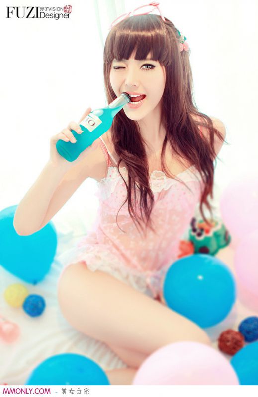 妩媚小美女赵雨菲私房高清写真