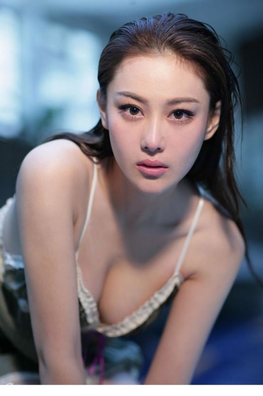 张馨予泳装秀美臀爆乳