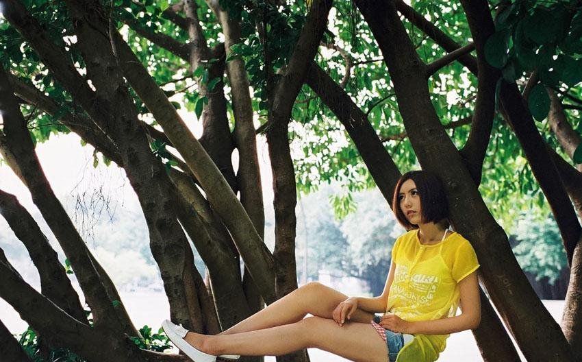 清新萌妹子甜美户外拍摄