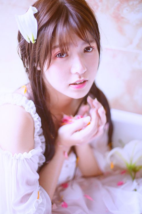 清纯少女浴室高清写照