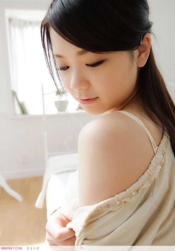 性感美胸小萝莉诱人私房照