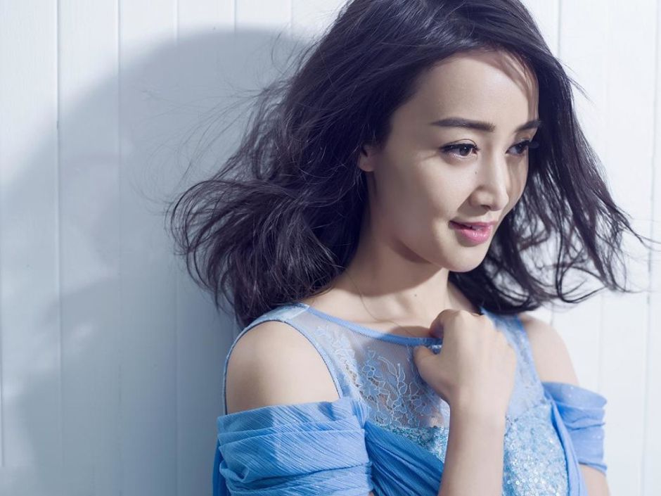 赵子琪妩媚短裙迷人写真照