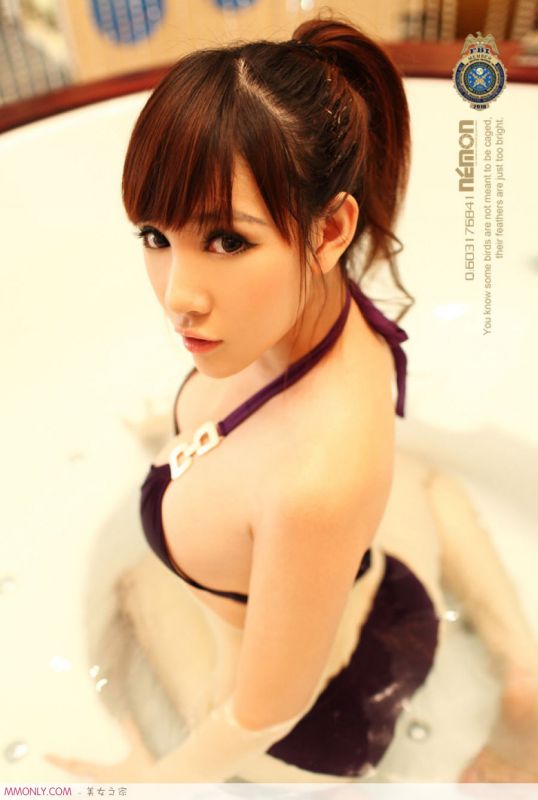 性感白色内衣美女私房美胸诱人写真