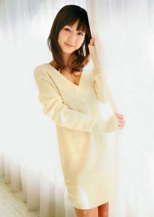 性感酥胸美女泳装户外诱人写真