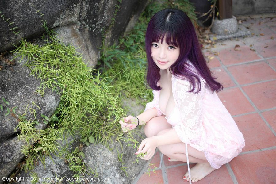 秀人性感美胸美女刘飞儿户外撩人写真