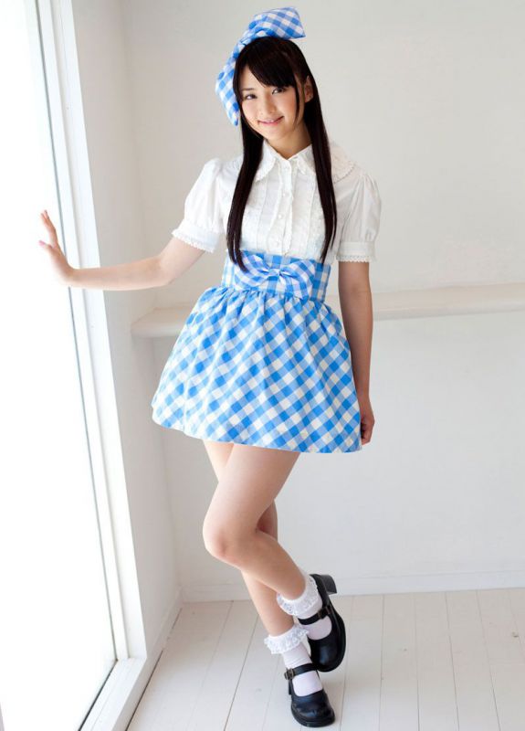 可爱女仆装美眉私房性感写真