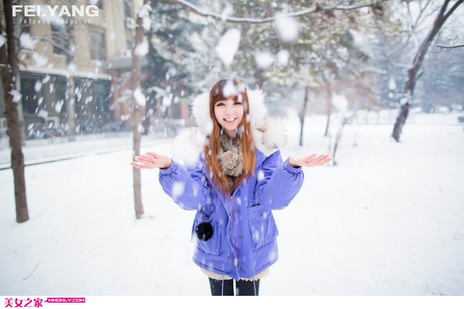 清纯迷人美女雪地纯情写真