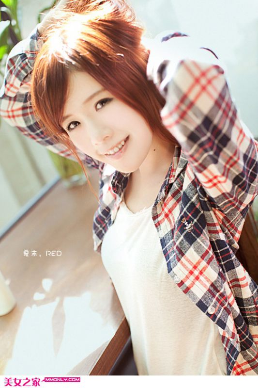 清纯格子衫美少女迷人写真