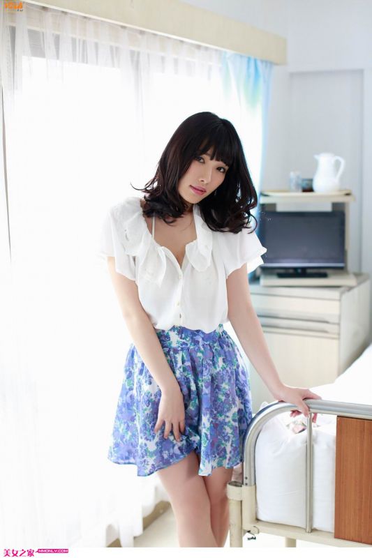 丰满美女今野杏南美臀爆乳写真