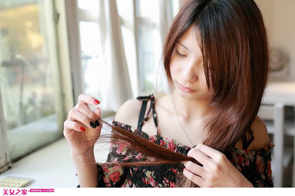 清纯萌妹子邂逅咖啡屋