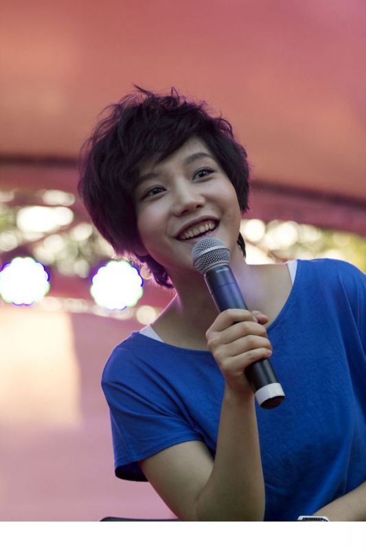 美女歌手李霄云高清写真