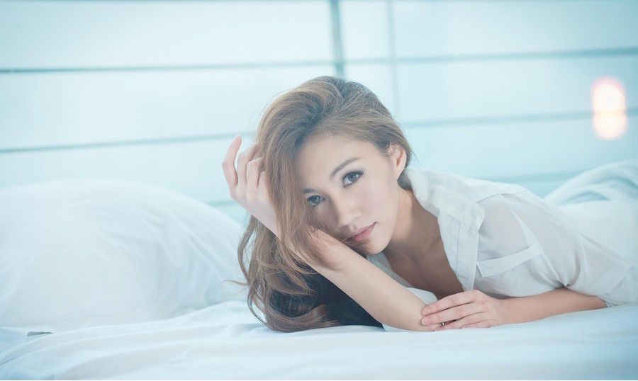 性感美少女美臀美腿演绎衬衣诱惑