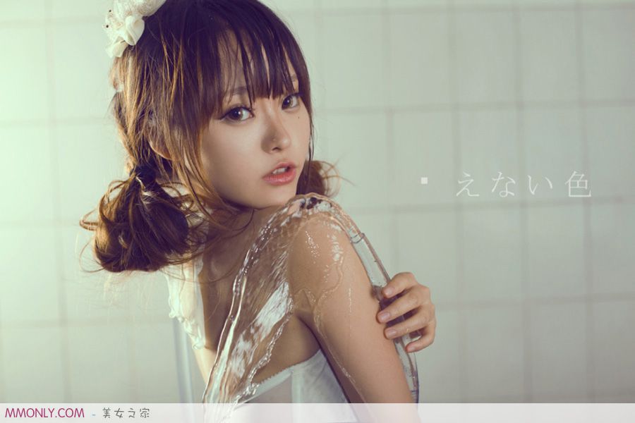 性感内衣美女湿身诱人写真