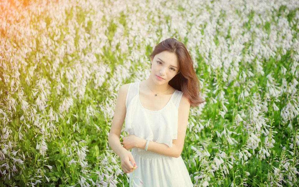 夏日清纯美女户外美照