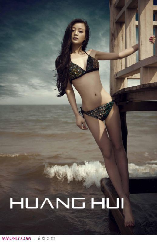 海边妩媚内衣美女高清写真