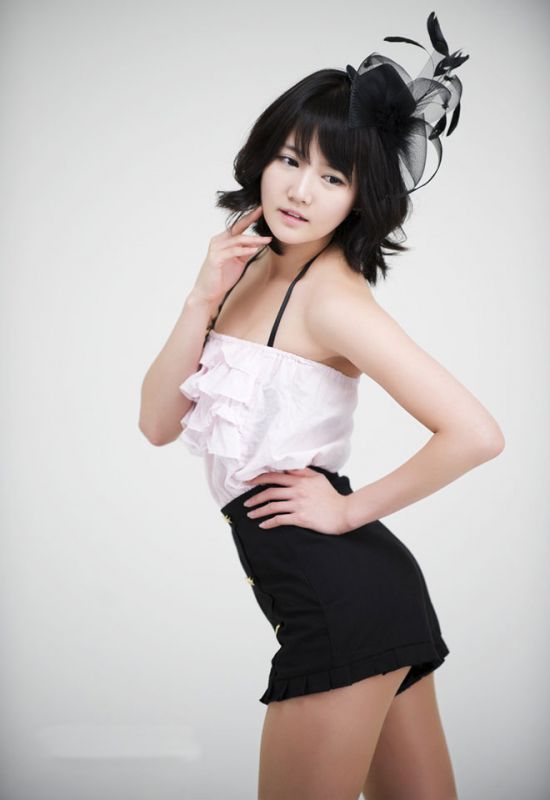 韩国清新美女户外迷人写真