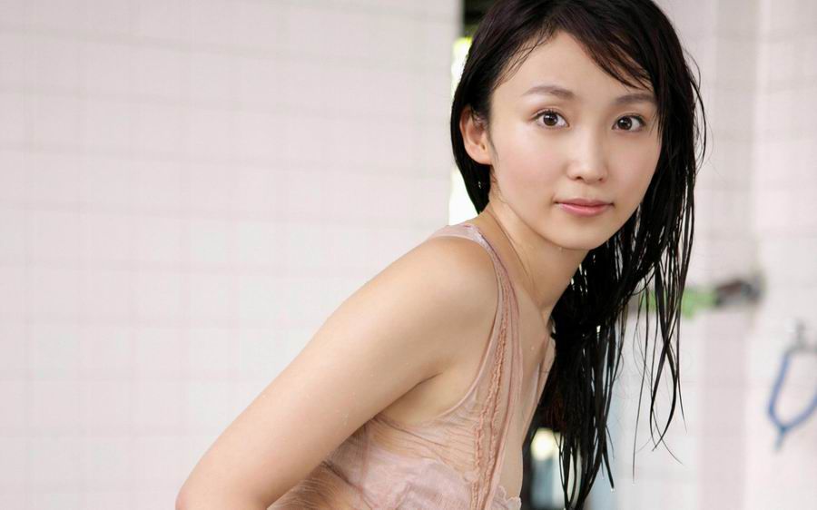 女优橘梨纱轻装上阵大秀美臀酥胸