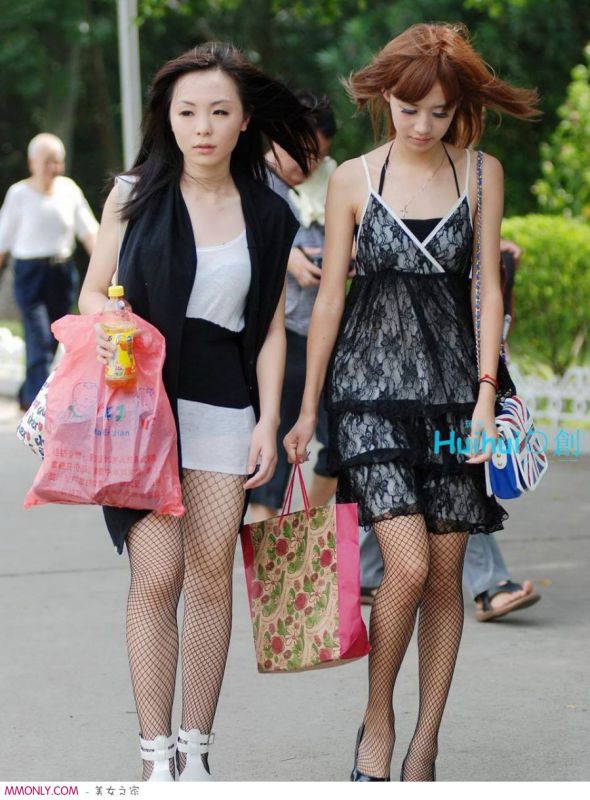 性感网袜美女街头迷人写真