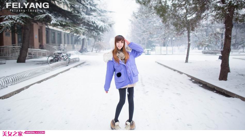 清纯迷人美女雪地纯情写真