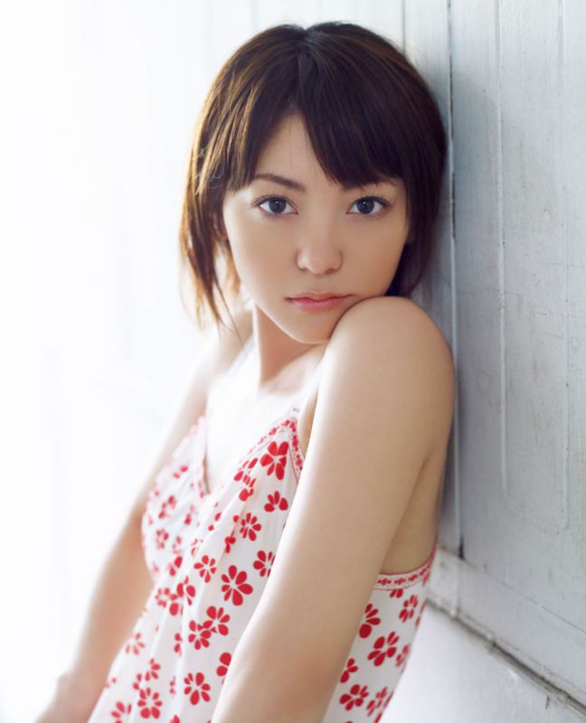 翘臀美眉白色诱惑私房照