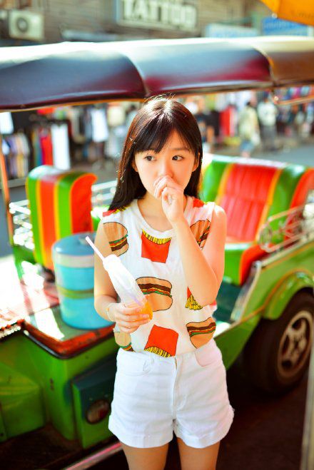 清纯美女高清街拍大片