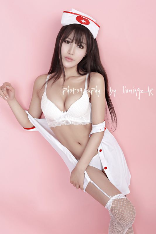 护士装美女性感大胸诱惑写真