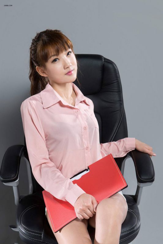 性感美腿模特演绎办公室秘书妩媚诱惑