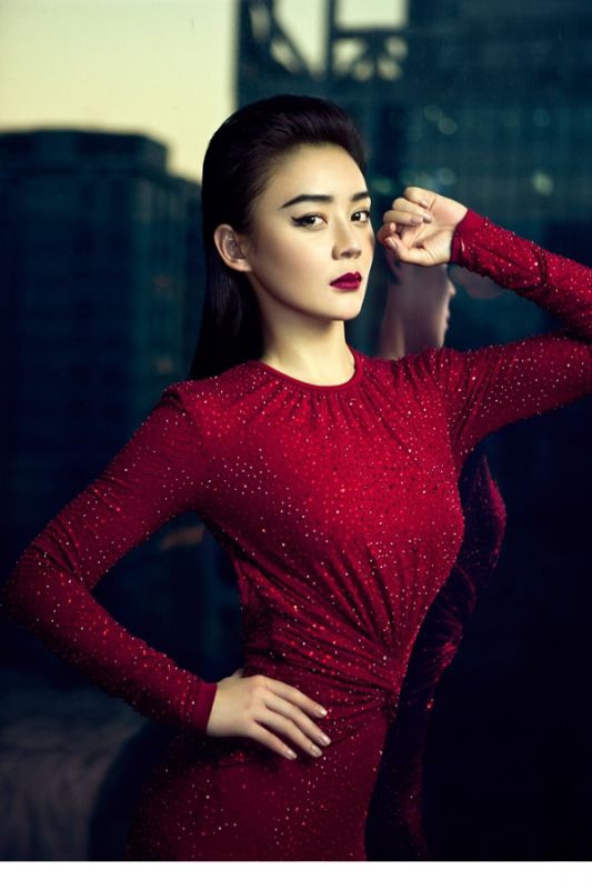 袁姗姗妖娆紧身红裙秀美臀美背