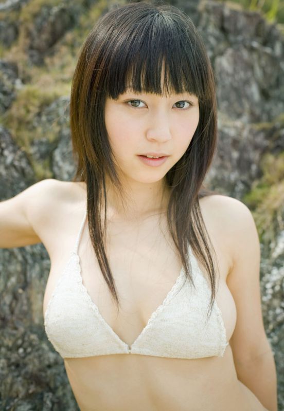 性感酥胸美女泳装户外诱人写真