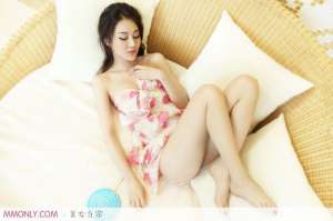 性感酥胸美腿美女私房写真