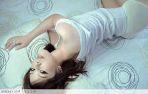 俏皮可爱美女私房秀美胸性感写真