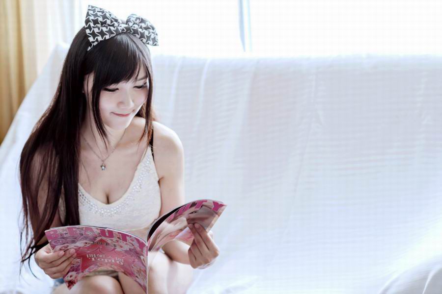 90后萌妹子爆乳美臀床上诱惑