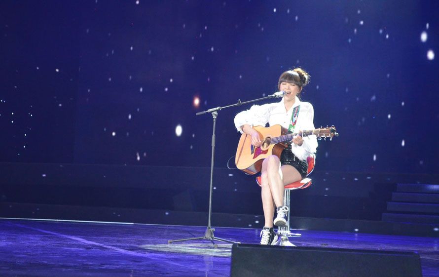 甜美女星白若溪演唱会高清写真