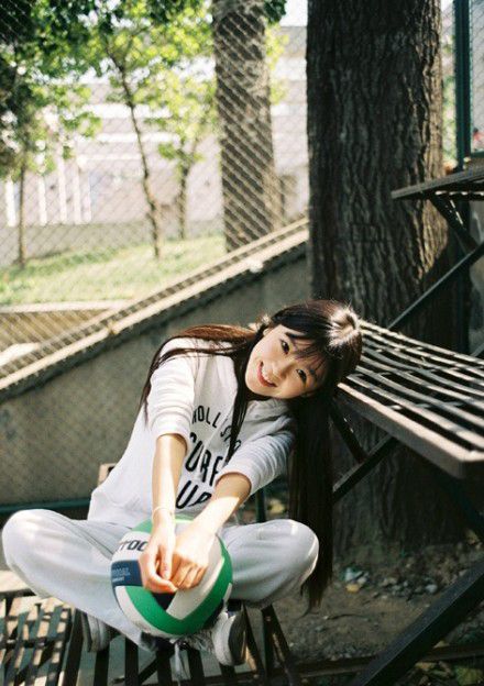 清纯美女宋伊人球场高清写真照