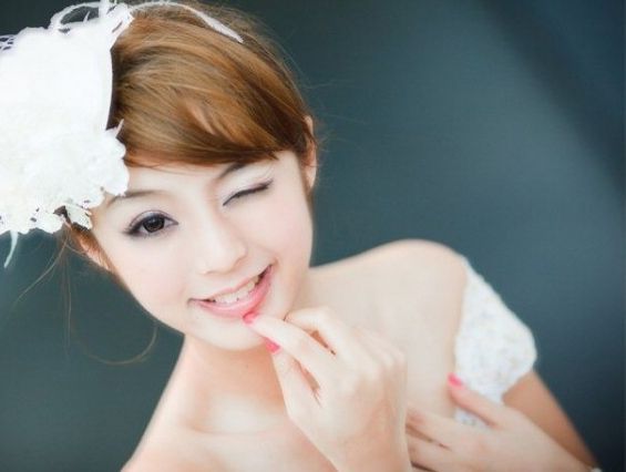 俏皮白纱美女室内高清写真