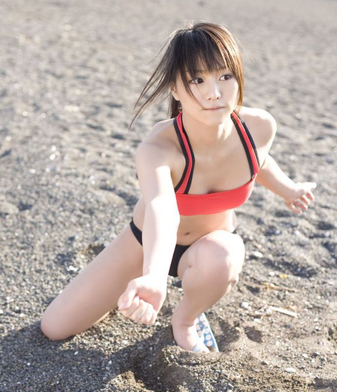 翘臀美女户外高清写真