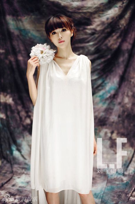 纯美萌妹子唐嫣犹如花仙子写真