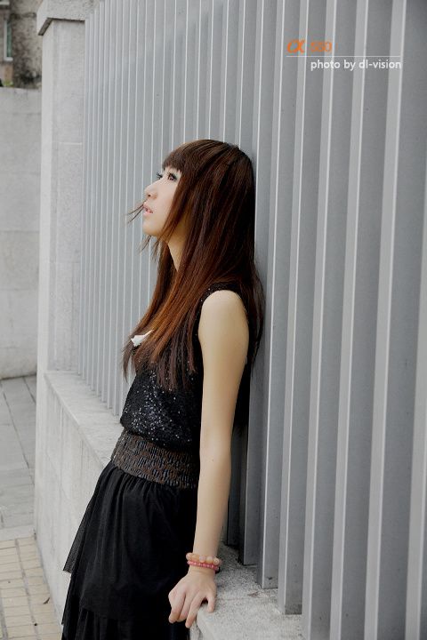 美丽萌妹子街头写真拍摄