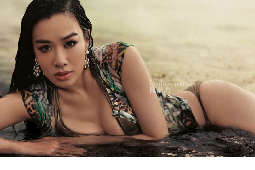 性感女神钟丽缇海边诱人写真