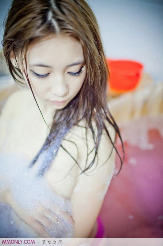 性感美女浴室湿身诱惑写真