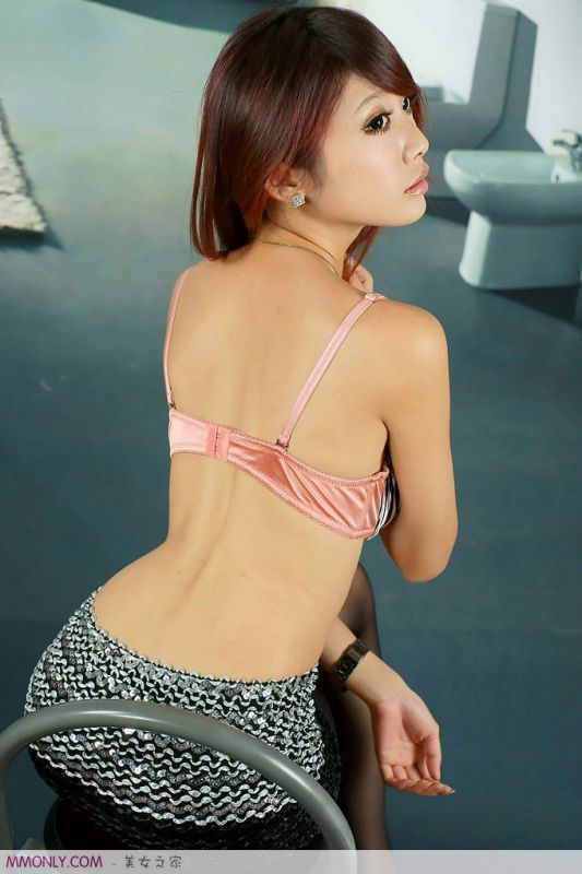 可爱美女性感翘臀迷人写真