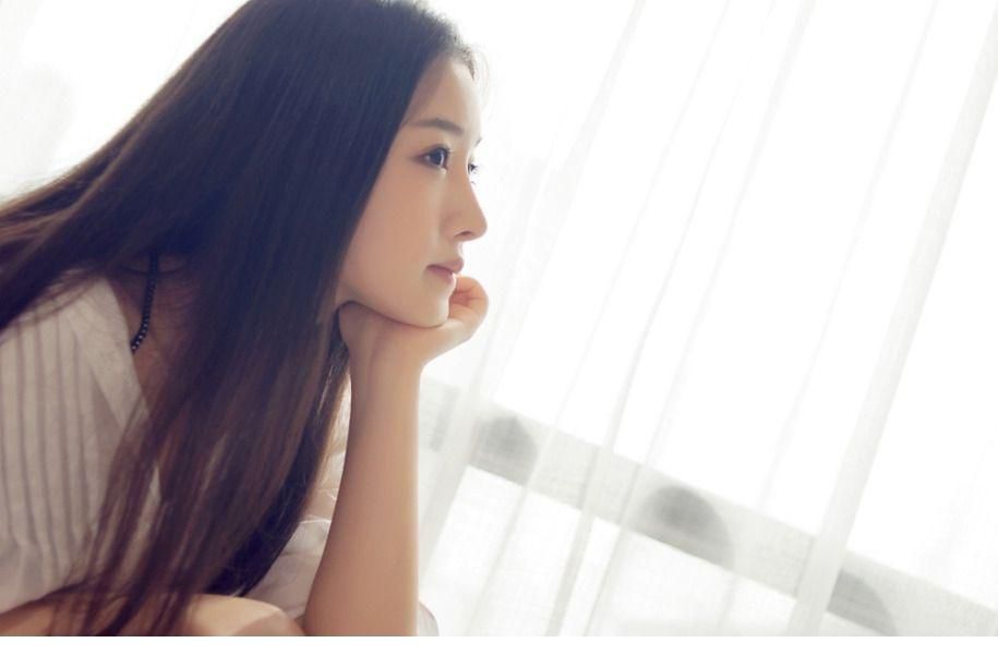 白衬衫美腿美女私房写真