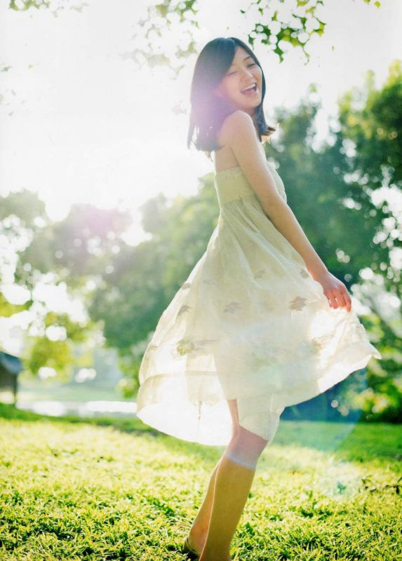 短发美女户外唯美写真集