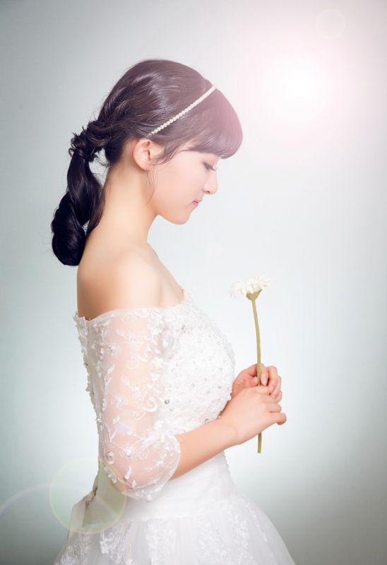花季少女唯美婚纱迷人写真