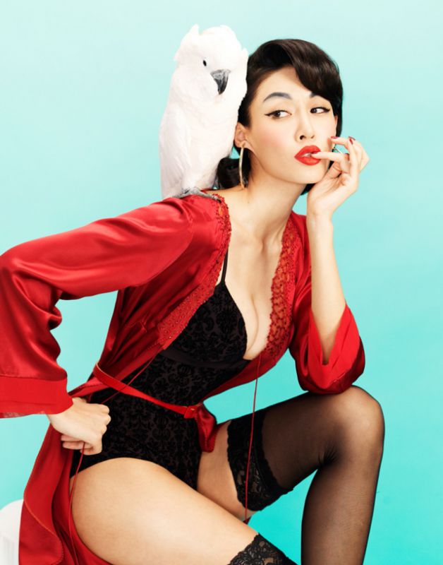 张蓝心性感美胸私房照曝光