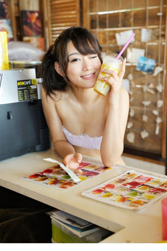 女优西野翔性感比基尼户外写真