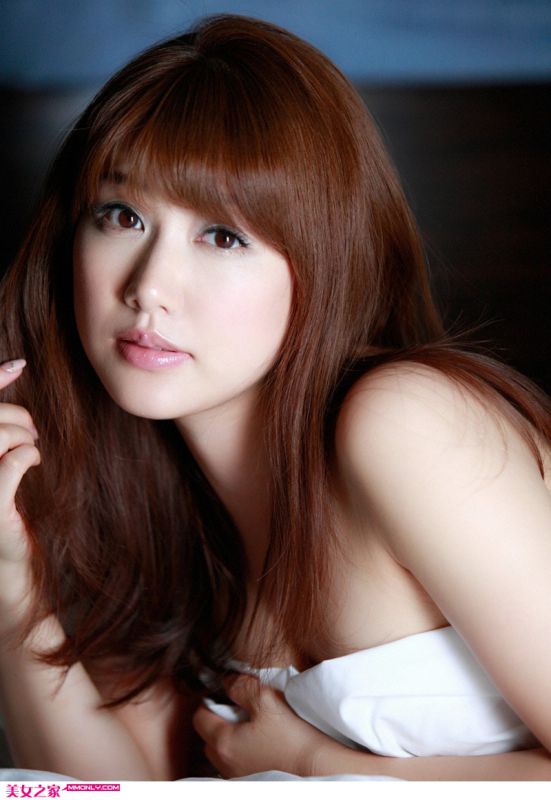 惊艳美女居家翘臀美照